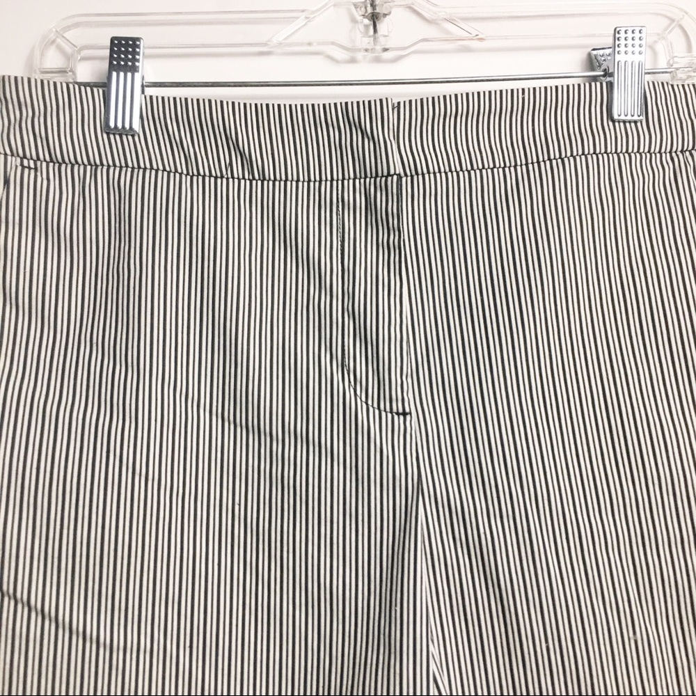 𝅺JONES New York Striped Shorts Flat Front - Picture 3 of 5